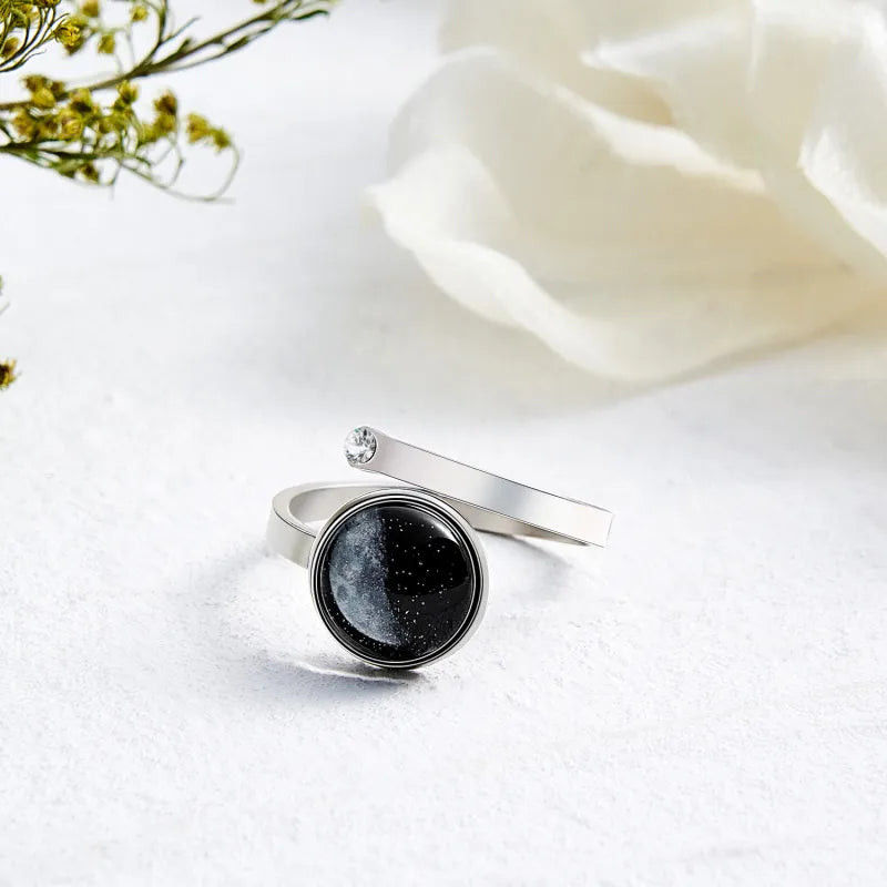 Moon Phase Ring – Luminous Gift